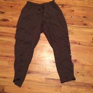 lululemon crop joggers